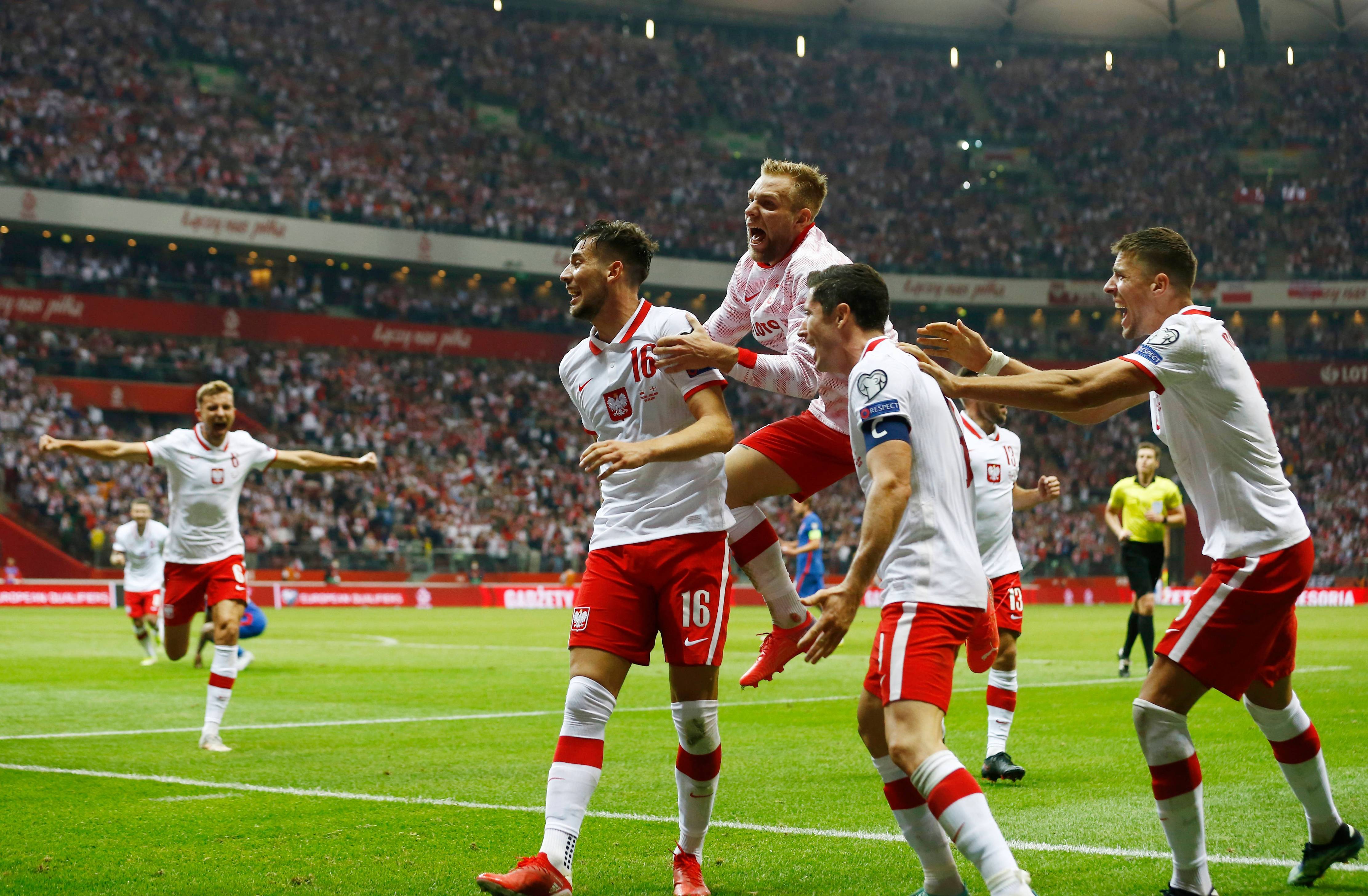 包含波兰队在欧预赛中积极作战,迎来一场胜利的词条 包含波兰队在欧预赛中积极作战,迎来一场胜利的词条